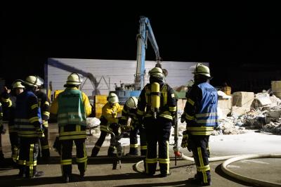 Magstadt :Muell brennt bei Recyclingsfirma 